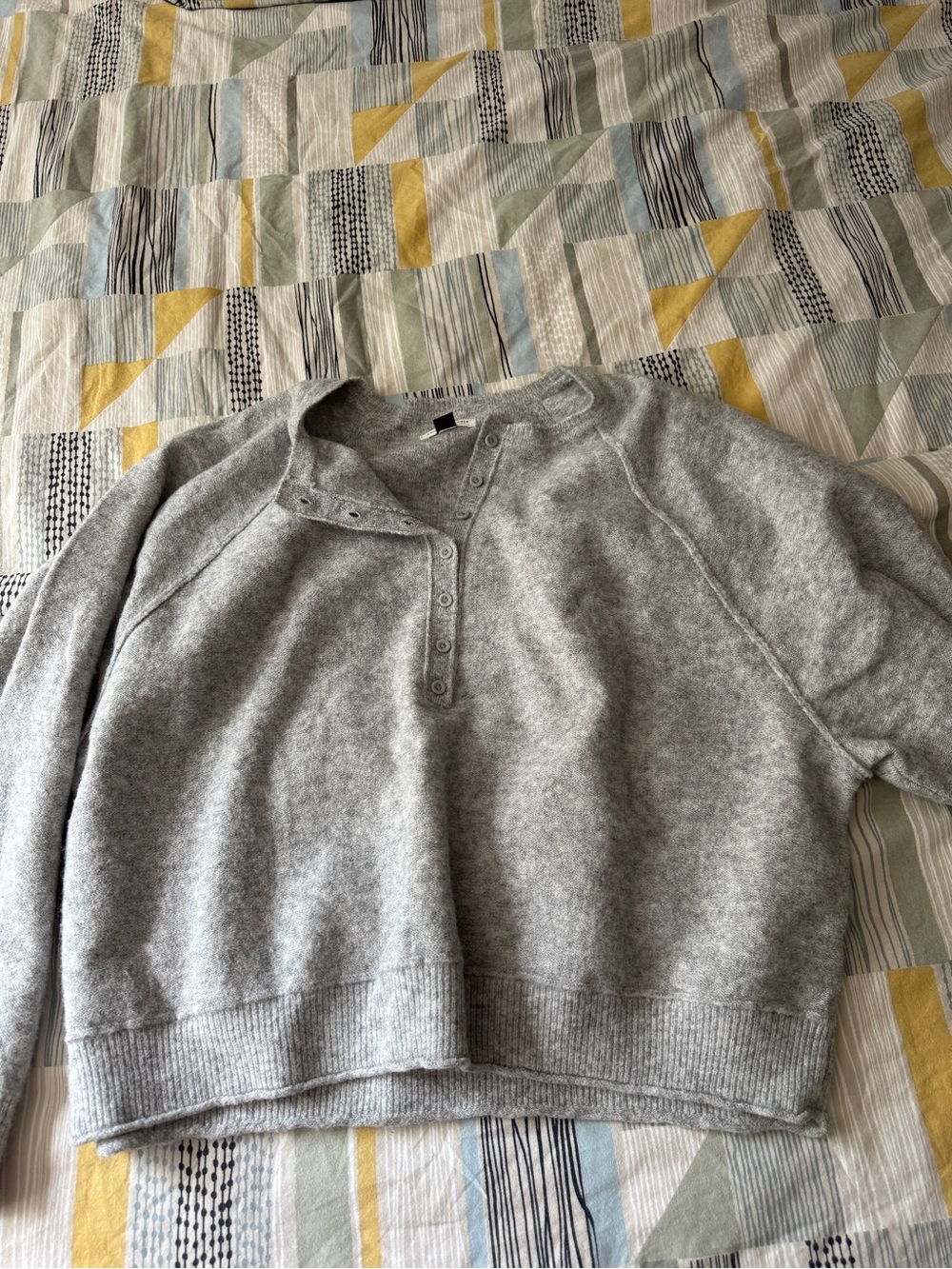 American Eagle Outfitters Gray Snap-Placket Crew Sweater